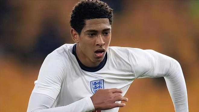 小孩哥！17岁卡尔成为欧冠最年轻连续3场进球球员（17岁新星卡尔创纪录，成欧冠最年轻连续三场破门球员）