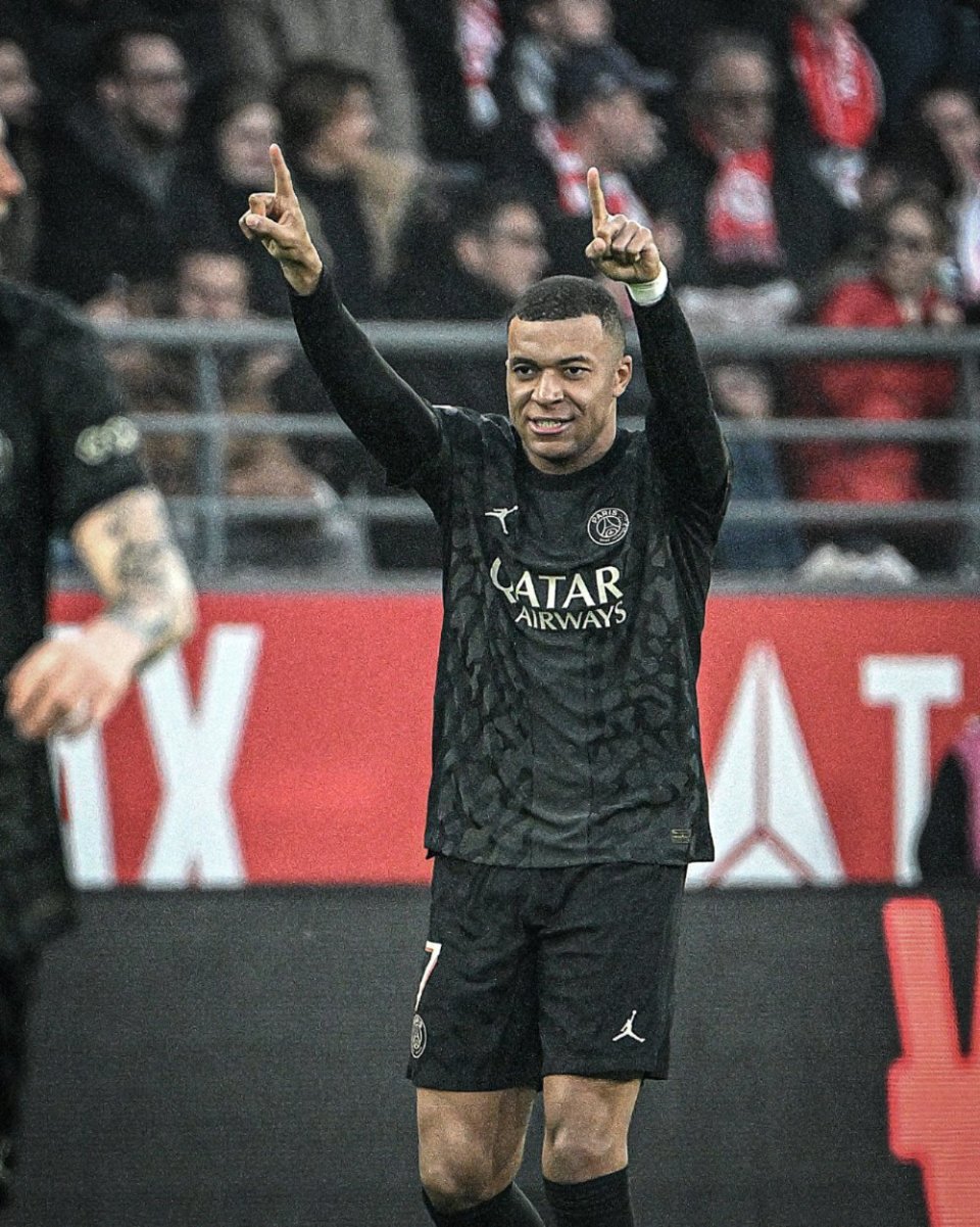 姆巴佩速度制胜 防线全面告急（姆巴佩一骑绝尘，后防线告急）