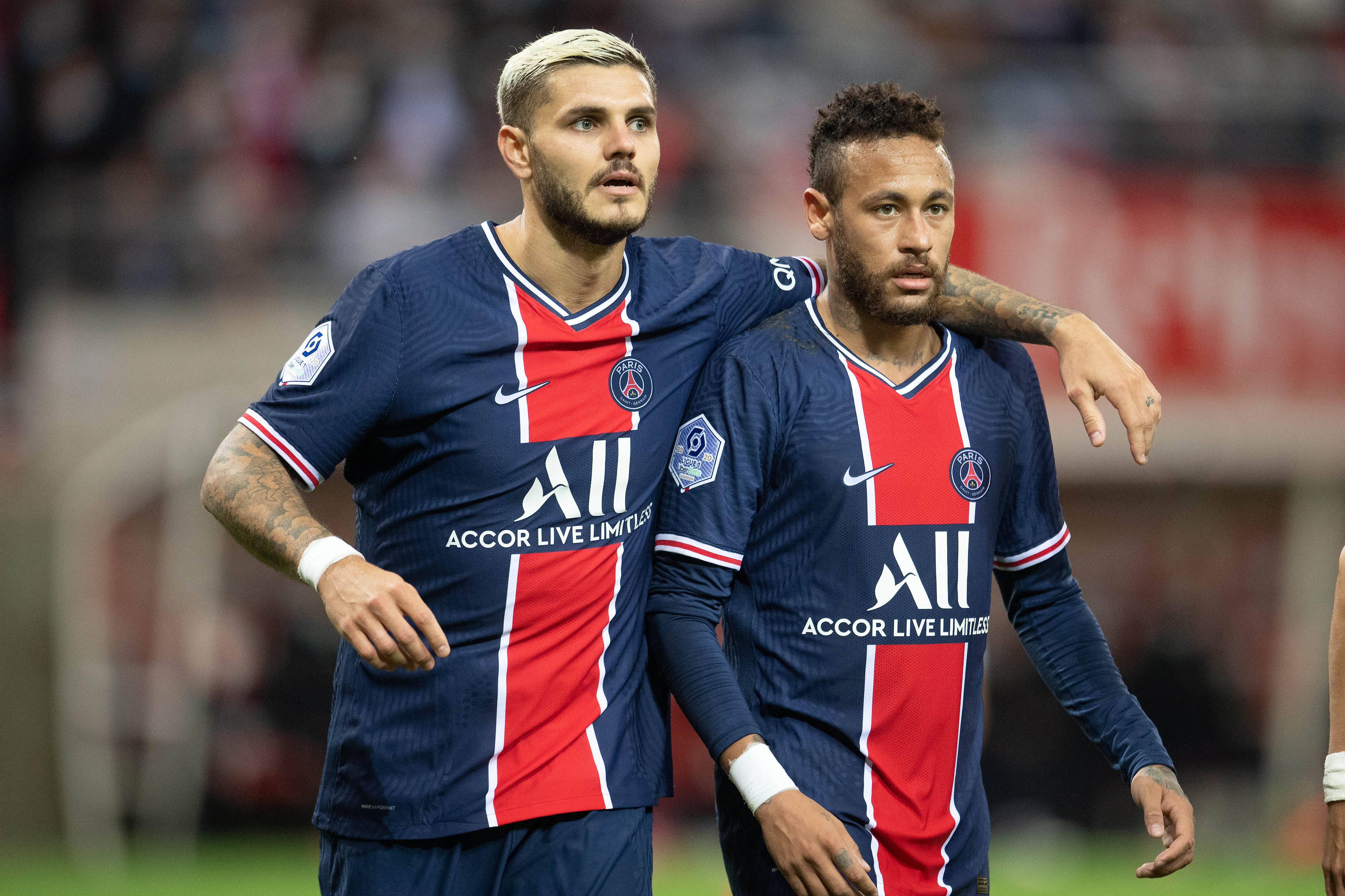 镜报：曼联100英镑开放球迷参观卡灵顿新基地，可进入更衣室