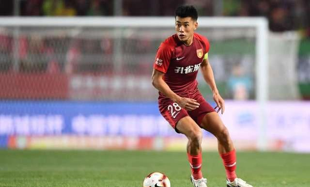 欧冠战报：库杜斯、西蒙斯点射，热刺3-0布拉格斯拉维亚