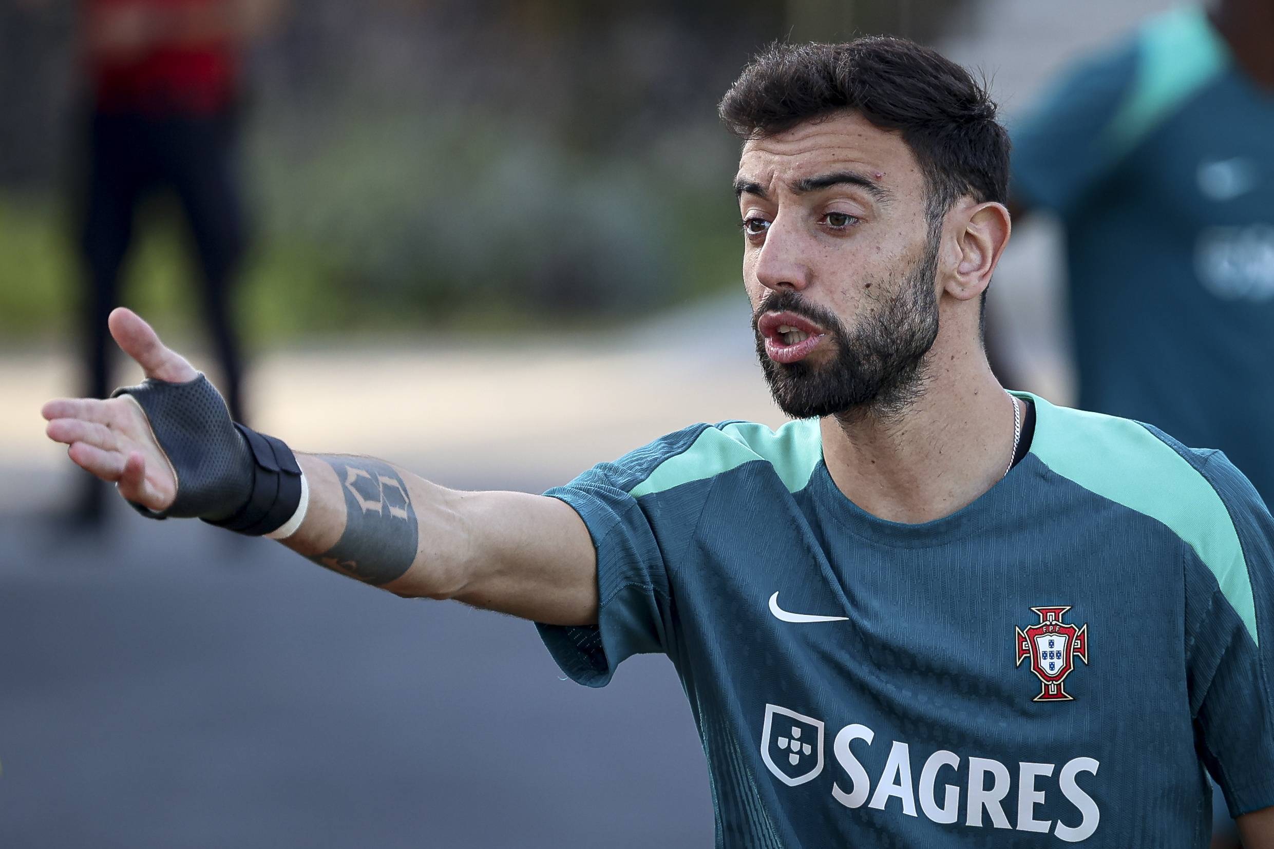 克罗斯谈皇马现状：不要总谈过去，我不需要别人说我想你（克罗斯谈皇马近况：别总谈过去，我不需要别人说想我）