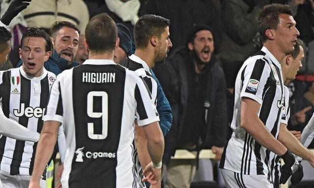 西甲：巴萨主场3-0完胜瓦伦西亚（西甲-巴萨主场三球零封瓦伦西亚）