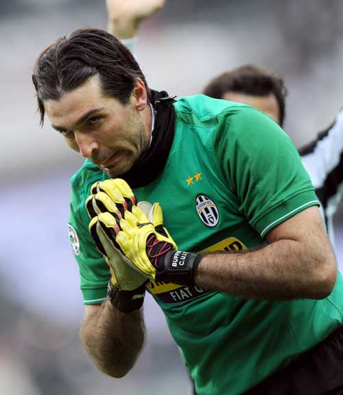 世界杯分组阿根廷好签 梅西超越克洛泽成历史射手王稳了 仅差3球（阿根廷世界杯签运上佳 梅西仅差3球有望超越克洛泽登顶历史射手王）