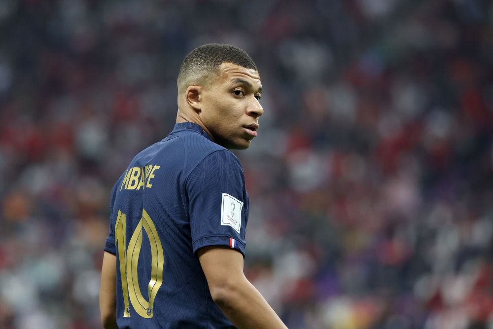 詹姆斯：亚当斯强的离谱，全队人加上教练组、安保才能卡住他