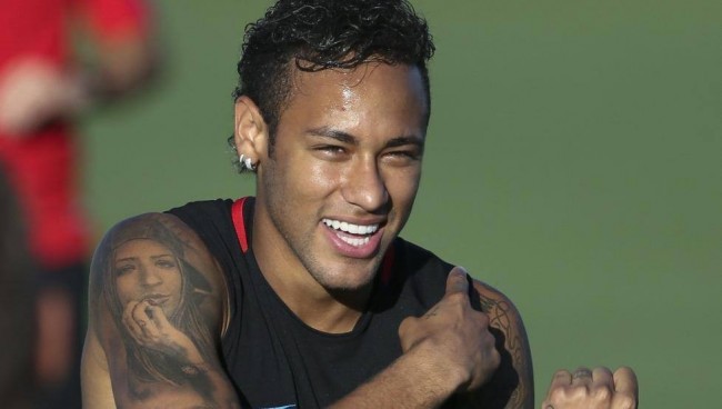 融入巴塞罗那，拉什福德参观巴萨基金会项目与孩子们互动（走进巴塞罗那：拉什福德探访巴萨基金会，与孩子们互动）