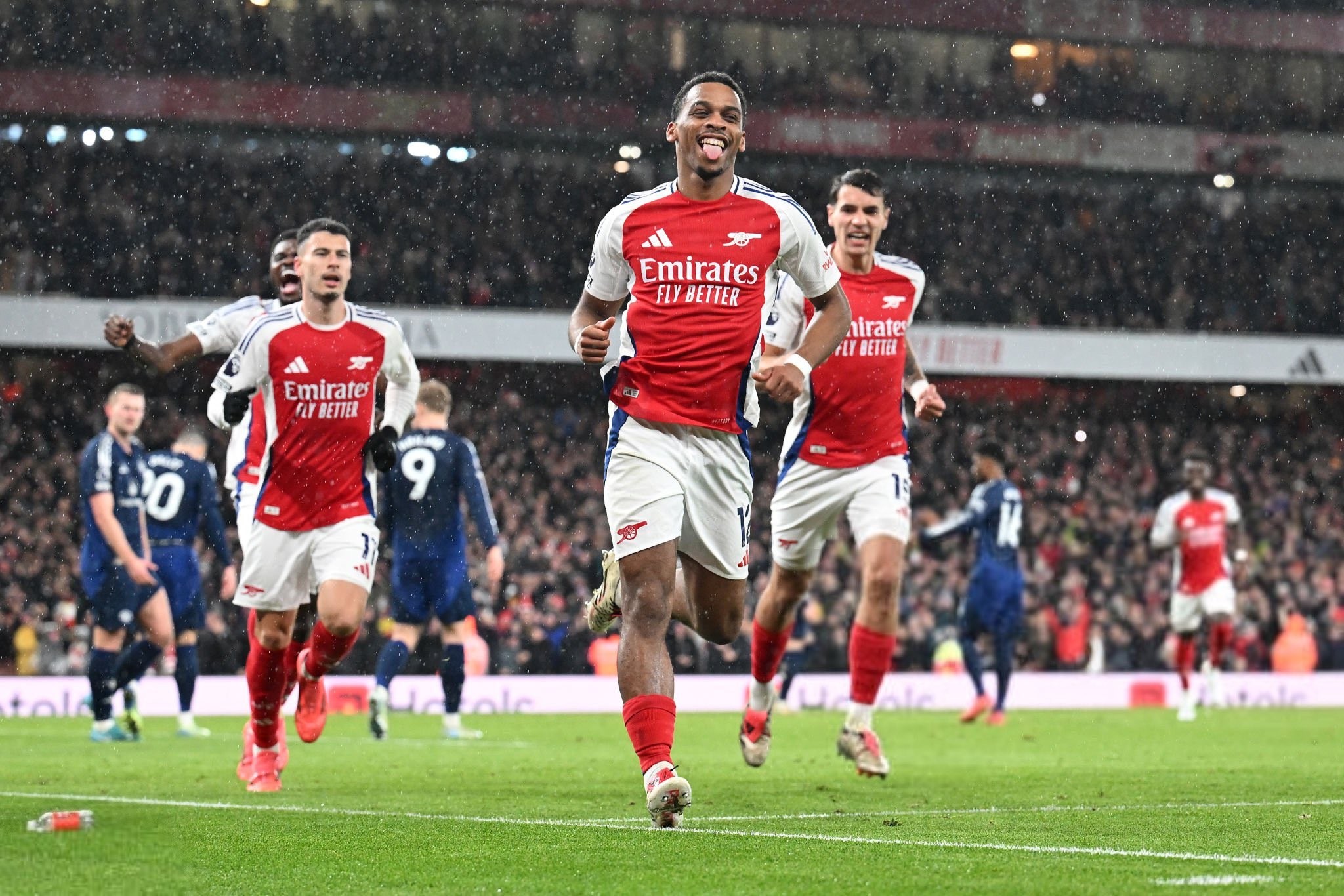 伊万-托尼袭击骚扰者被捕后获保释，吉达国民官方晒其训练照（伊万-托尼涉嫌袭击骚扰者被捕后获保释，吉达国民官方公布其训练照片）