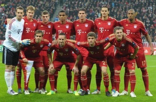 詹姆斯关键三分绝杀（詹姆斯压哨三分定胜负）