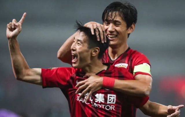 边路推进打满全场（边路强推贯穿全场）