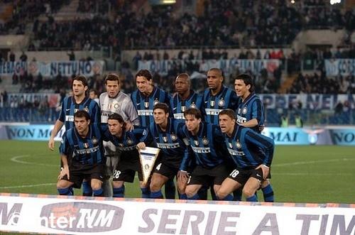 教练公开怒喷裁判，记者会炸裂